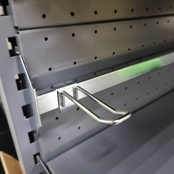 kryuchok-dvojnoj-100mm-na-pryamougolnuyu-trubu-30h15mm-hdpa300_02