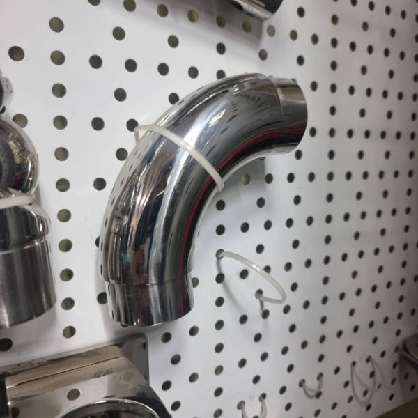 otvod-nerzhavejka-90-gradusov-vstavkami-38mm-SE421-01