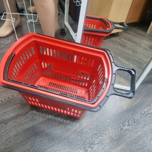 korzina-telezhka-pokupatel'skaya-krasnaya-03