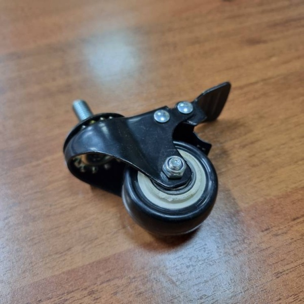 koleso-s-boltom-m10-chernaya-rezina-4064050_02