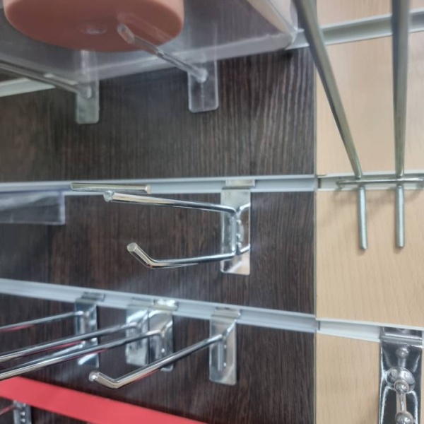 крючок-для-экономпанели-цвет-хром-с-ценником-150мм-JQ003-01