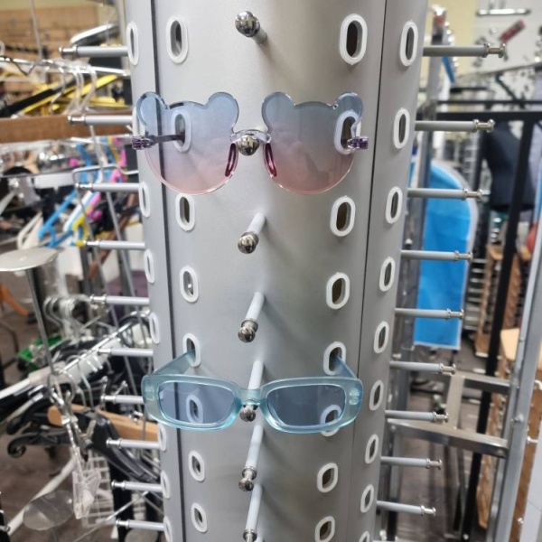 stojka-dlya-ochkov-s-zerkalami-vmestimost-95sht-h-1860mm-y606_01