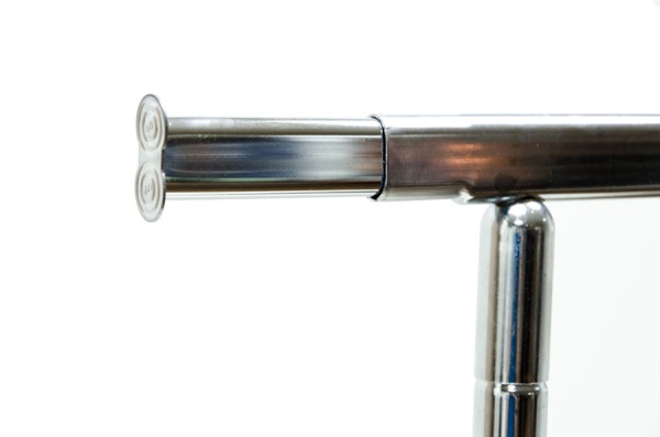 veshalo-dlya-odezhdy-usilennoe-na-kolesah-hromirovannoe-ST012R50R-02